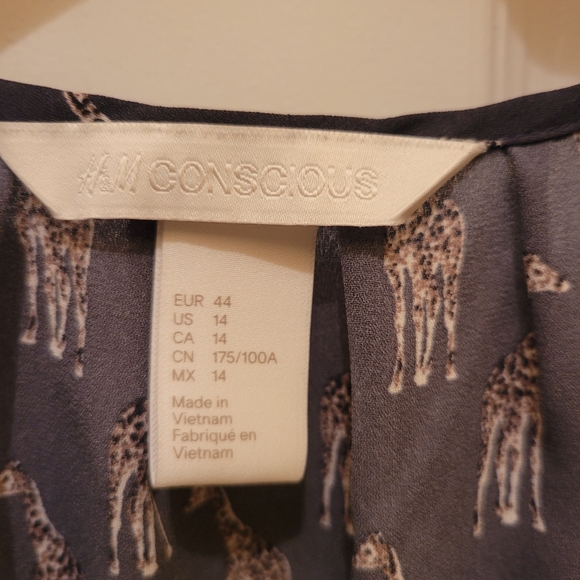 H&M stylish Giraffe figures top - Picture 4 of 4